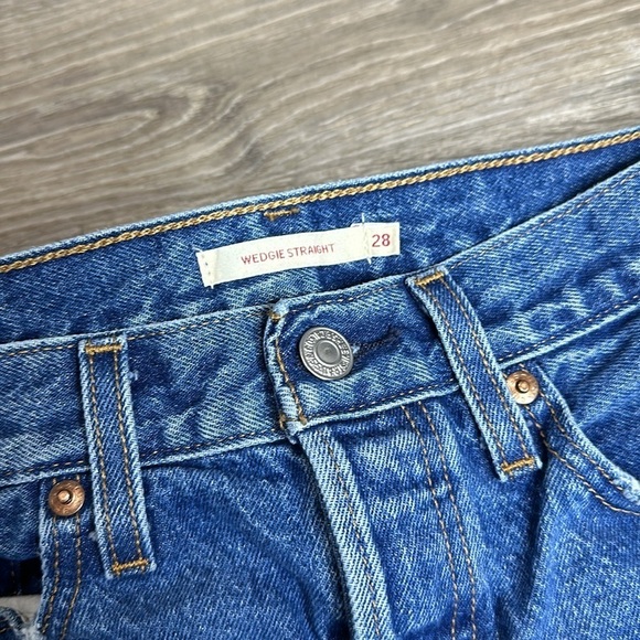 Levi’s Premium Wedgie Straight Fit Women’s Jeans Distressed Medium Wash Size 28 - Picture 4 of 13